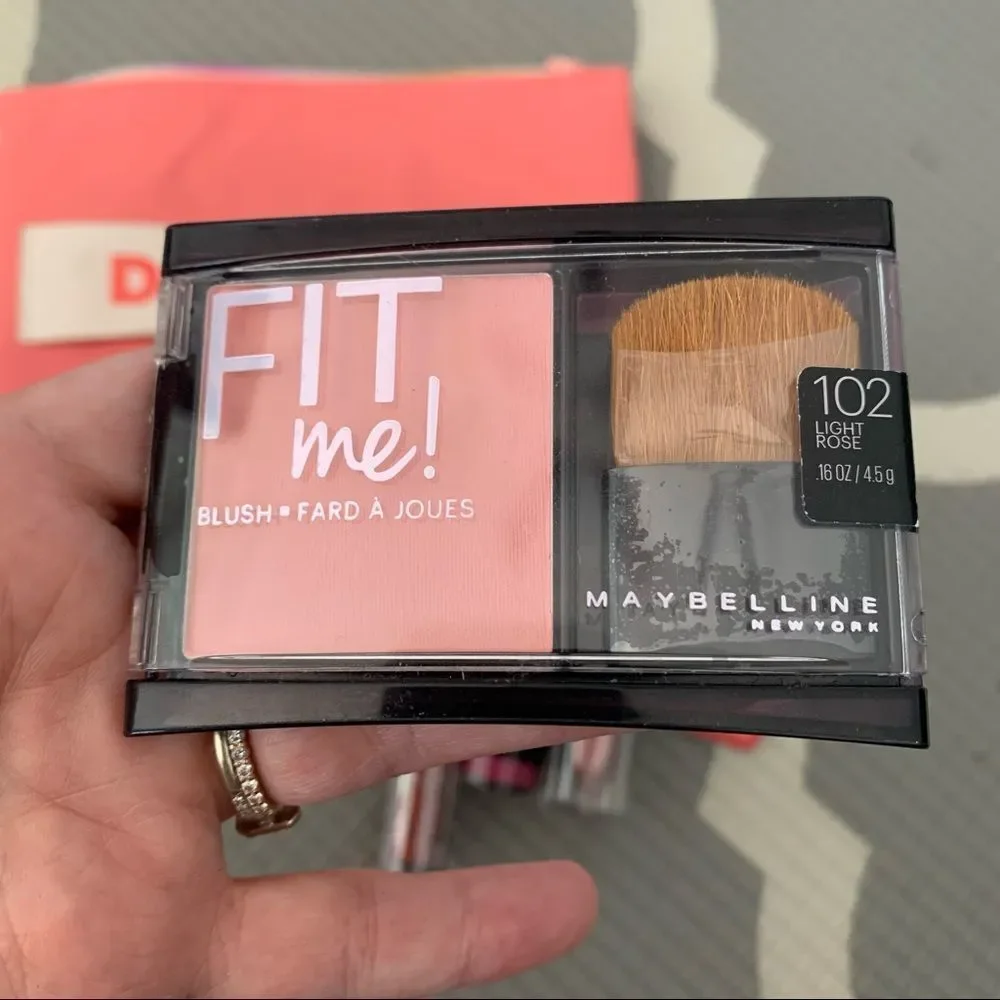 6 Piece Makeup Lot with Makeup Bag! Maybelline, CoverGirl, Nyx,‎ Mellie